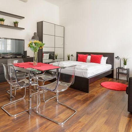 Appartamento Red Dot Two - New Unit In The Heart Of Party Town Budapest Esterno foto