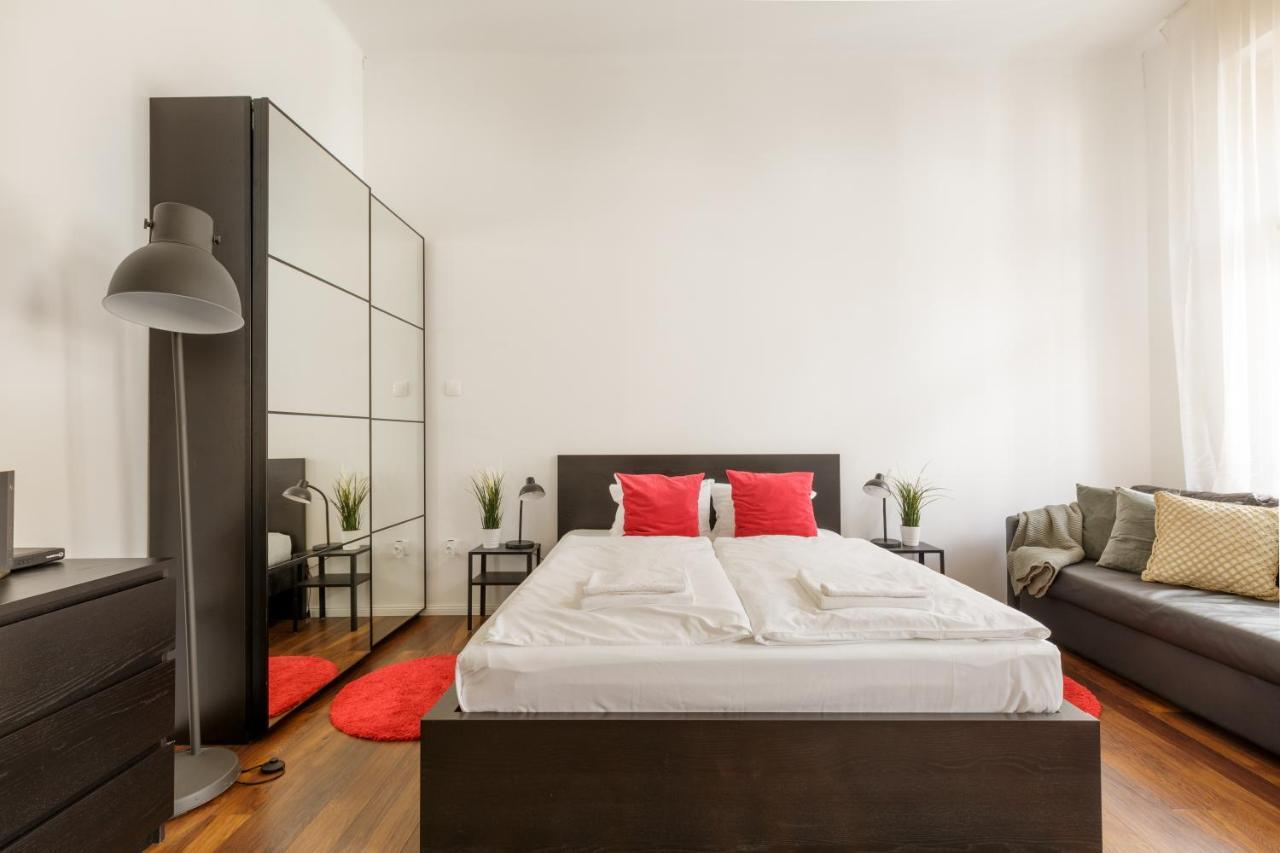 Appartamento Red Dot Two - New Unit In The Heart Of Party Town Budapest Esterno foto
