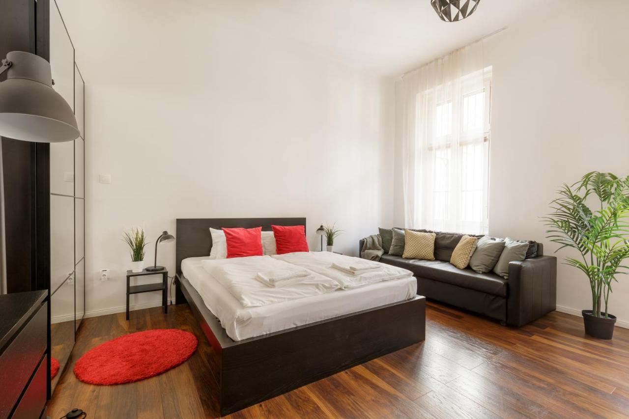 Appartamento Red Dot Two - New Unit In The Heart Of Party Town Budapest Esterno foto