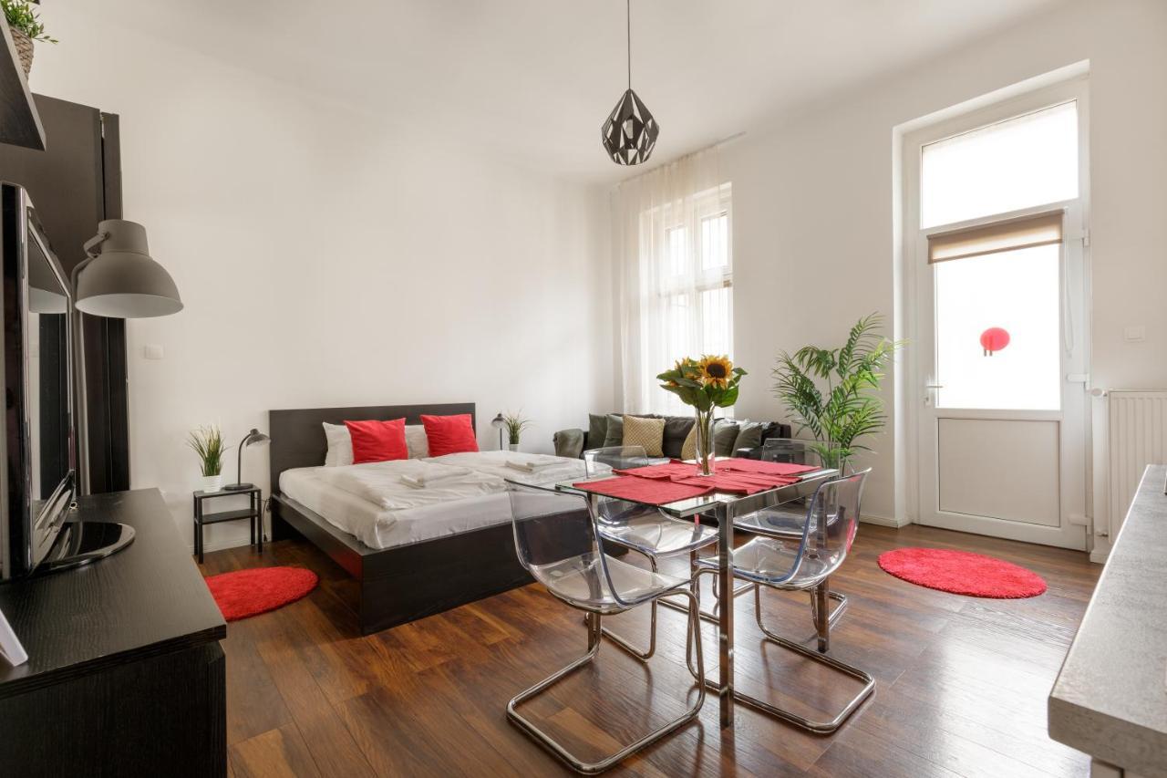 Appartamento Red Dot Two - New Unit In The Heart Of Party Town Budapest Esterno foto