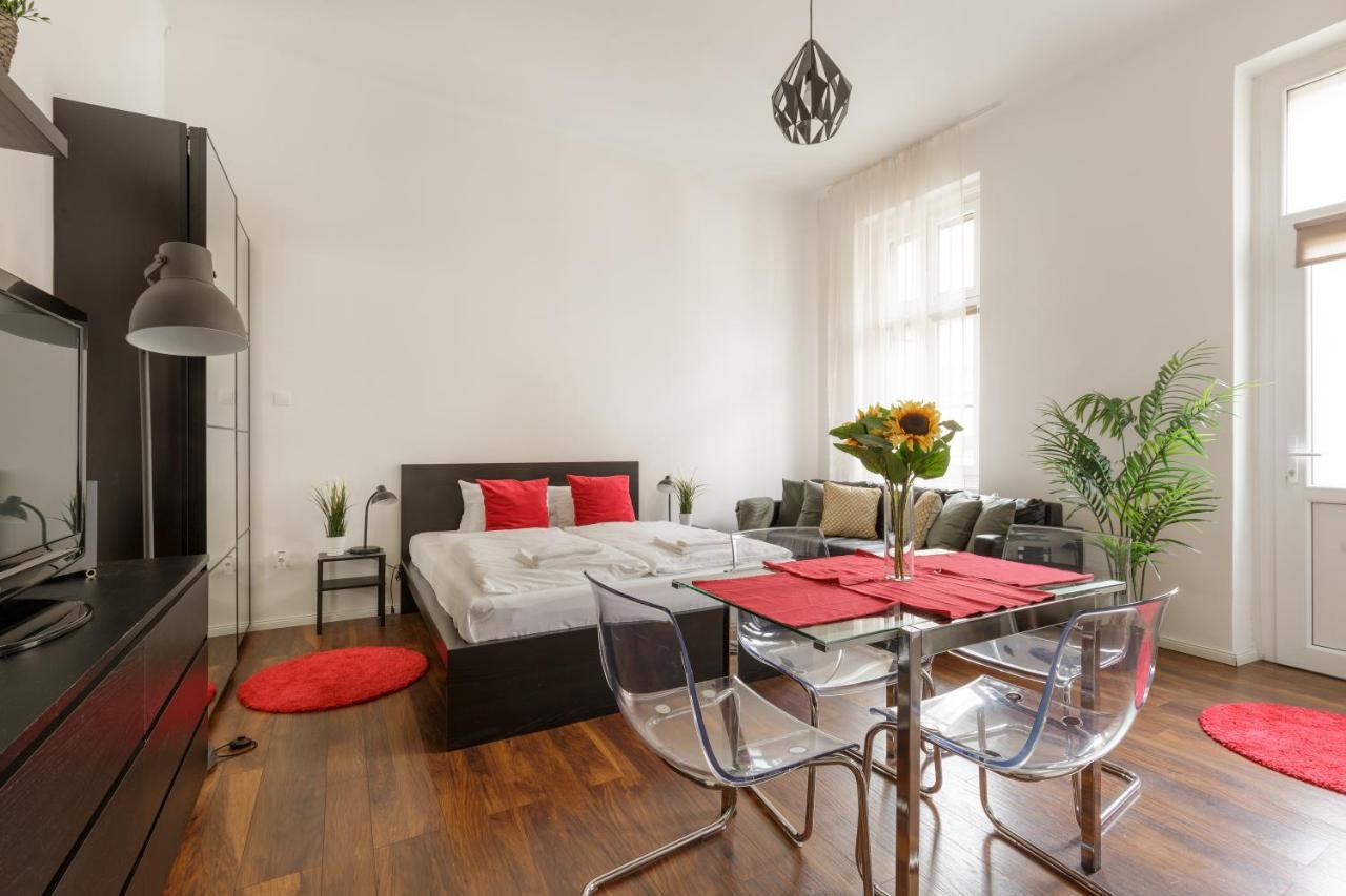 Appartamento Red Dot Two - New Unit In The Heart Of Party Town Budapest Esterno foto